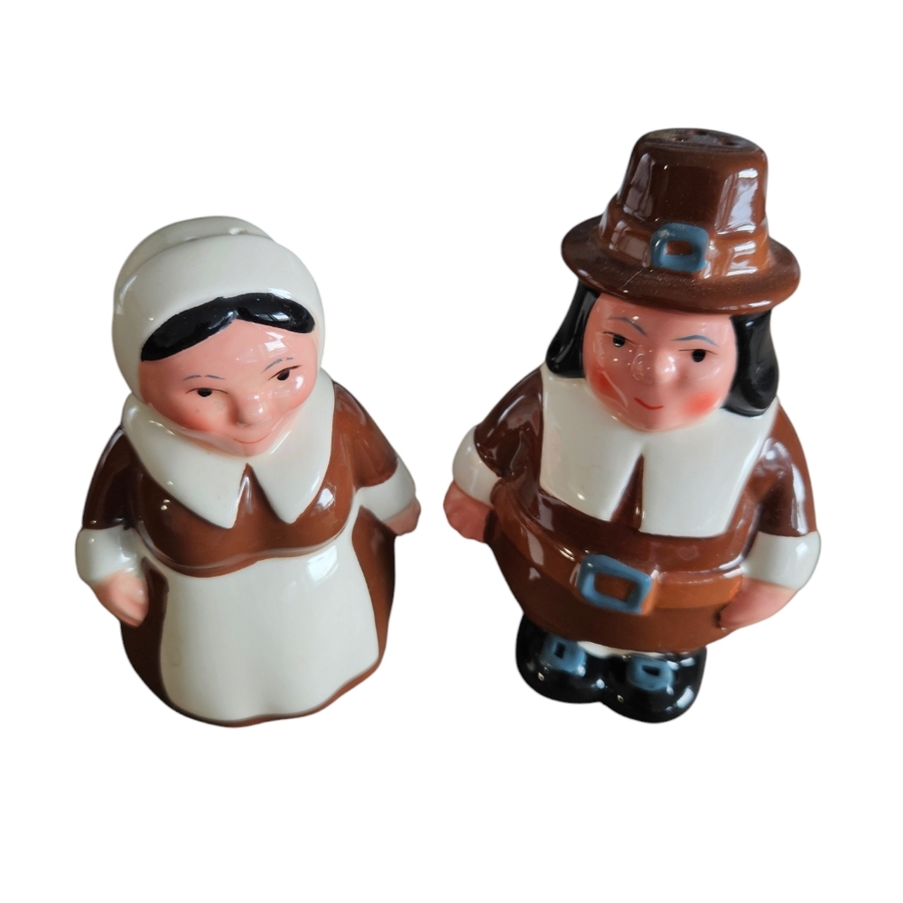 Vintage Publix pilgrim salt and pepper shakers.